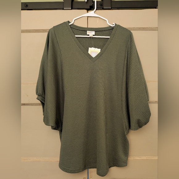 LuLaRoe Tops - Lularoe Women's Dark Green Short Sleeve Renee Top XS